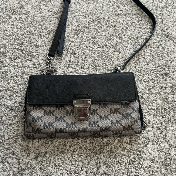 Michael Kors crossbody - Picture 4 of 6